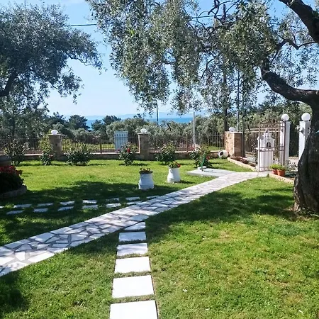 Дом отдыха Christos Family Pachis Beach-glyfoneri